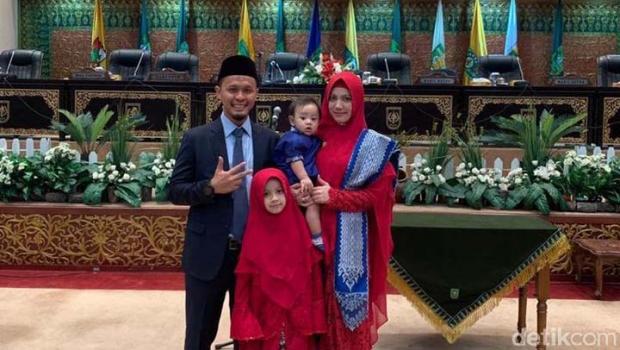 Sejarah Baru, Pasangan Suami Istri Berbeda Partai Dilantik Jadi Anggota DPRD Riau