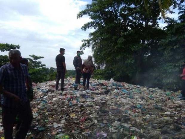 Ditutupi Seng, Ternyata Ada Tempat Pembuangan Sampah Ilegal di Kota Pekanbaru