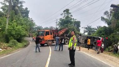 bbus-bintang-utara-kecelakaan-di-torgamba-sumut-11-penumpang-warga-riau-lukaluka-sopir-kaburb