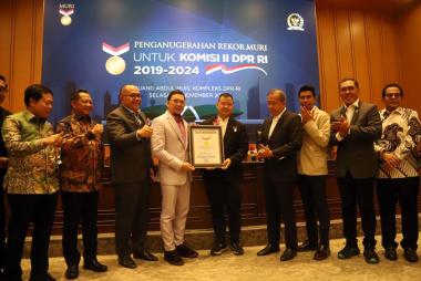 bkomisi-ii-dpr-ri-periode-20192024-era-kepemimpinan-ahmad-doli-kurnia-pecahkan-rekor-muri-hasilkan