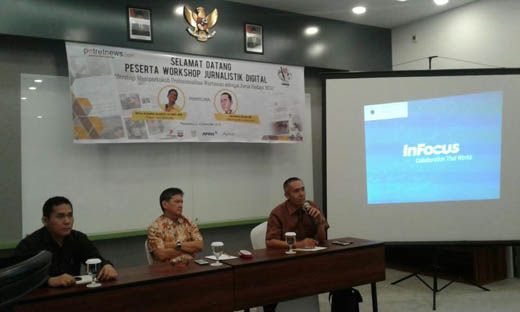 Kala Tokoh Pers Nasional Wina Armada Sukardi dan CEO <i>GoRiau.com</i> Berbagi Kisah dan Kiat Sukses dengan Peserta Workshop Jurnalistik Digital <i>potretnews.com</i>