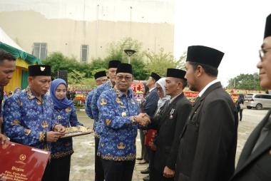 bpj-gubernur-riau-ajak-insan-pu-terus-melayani-masyarakat-melalui-pembangunan-infrastrukturb