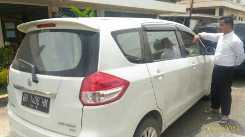 Kaca Mobil Toke Sarang Burung Walet Asal Rohul Dipecah saat Parkir di Jalan AR Hakim Rengat Inhu, Rp145 Juta Raib!