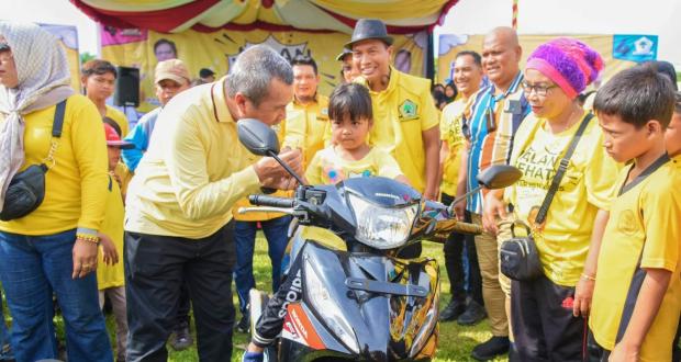 Golkar Bengkalis Gelar Jalan Sehat di Pulau Rupat demi Bisa Lebih Dekat dan Berbaur dengan Masyarakat
