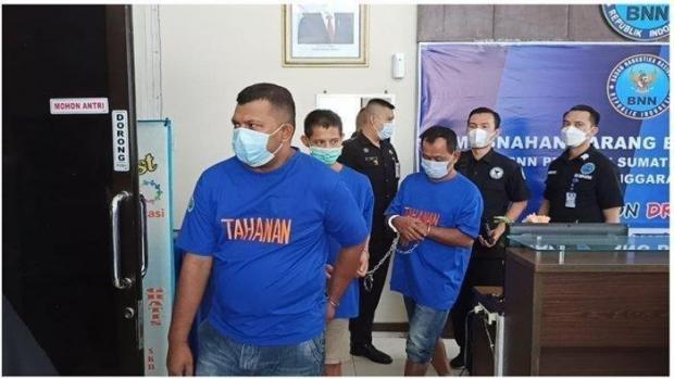 Pamit Merantau ke Riau Buka <i>Showroom</i> Mobil Bekas, Ternyata Mantan Anggota Dewan di Aceh Antar Narkoba ke Sumsel