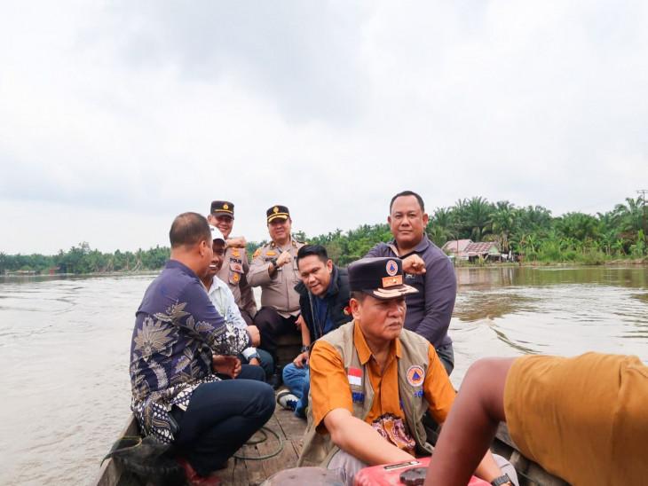 Pastikan Pemilu Lancar, Pj Sekda Kampar Tinjau TPS Terdampak Banjir di Siak Hulu