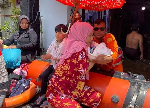 <b>BPBD Riau Terus Pantau Laporan Masyarakat Terdampak Banjir</b>