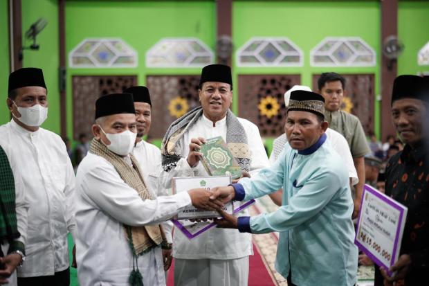 Safari Ramadan di Masjid Miftahul Jannah, Plt Bupati Kuansing Minta Masyarakat Jaga Kekompakan