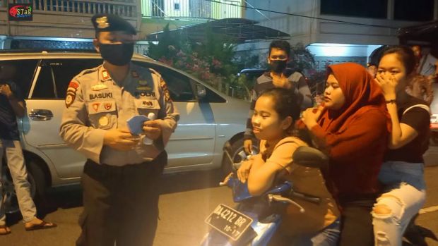 Patroli Malam dan Subuh Hari, Polisi di Bengkalis Laksanakan Imbauan Humanis ke Warga Terkait Penggunaan Masker