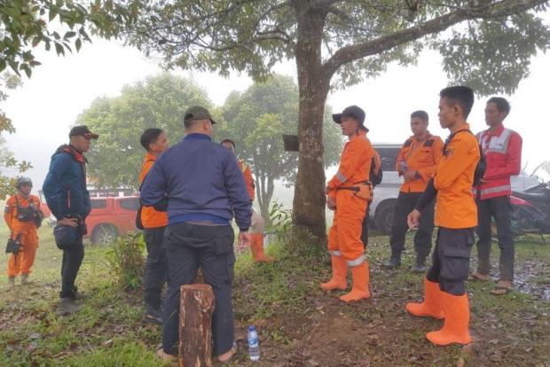 Hilang 24 Jam, Penerbang Paralayang Asal Pekanbaru Ditemukan dalam Kondisi Lemas di Hutan Wilayah Agam