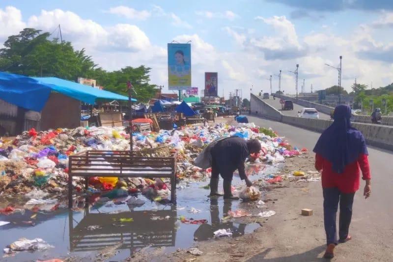 <b>Karyawan PT EPP Mogok Kerja lantaran Gaji belum Dibayar Perusahaan, DLHK Pekanbaru Ambil Alih Pengangkutan Sampah</b>