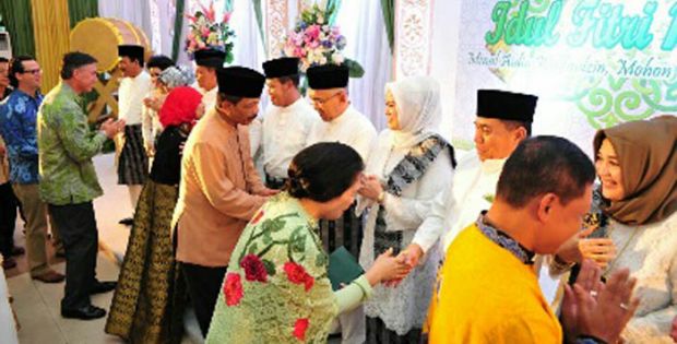Open House, Kediaman Gubernur Riau Ramai Dihadiri Warga, Mulai dari Anak-anak hingga Orangtua