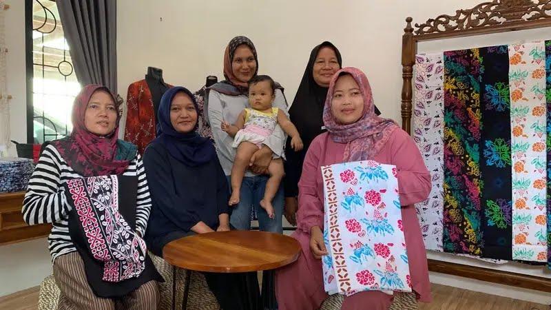 Tatkala Shanty Menggagas Pembuatan Batik Tapsel