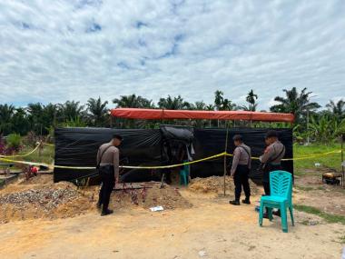 busut-dugaan-penganiayaan-polisi-bongkar-makam-siswa-smk-pekanbarub