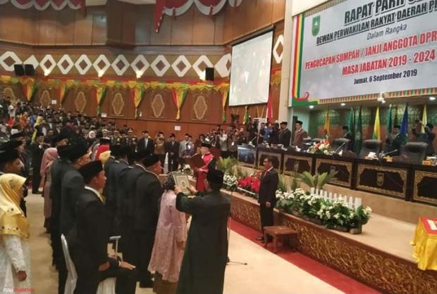 Ucapkan Sumpah Jabatan, 65 Caleg Terpilih Resmi sebagai Anggota DPRD Riau 2019-2024