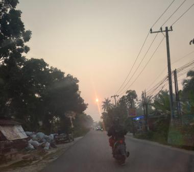 bgaragara-asap-karhutla-10783-warga-di-riau-menderita-ispab