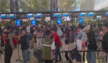 bpenerbangan-di-bandara-soetta-masih-dihentikan-hingga-pagi-ini-imbas-erupsi-gunung-anak-krakataub