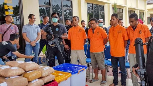 Siasat Licik Sindikat Narkoba Mengepung Indonesia; Dari Darat Keluar Ganja, dari Laut Masuk Sabu-sabu