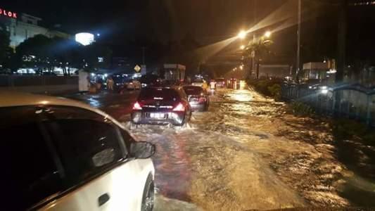 Diguyur Hujan Satu Jam, Sejumlah Jalan Utama Kota Pekanbaru Terendam Banjir