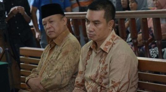 KPK Eksekusi Dua Mantan Ketua DPRD Riau Pukul 6 Sore Tadi