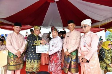 hut-ke20-kabupaten-lingga-brk-syariah-raih-penghargaan-pembangunan-sektor-keuangan