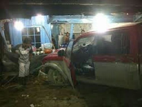 Mobil Pegawai PTPN V di Inhu Seruduk Dua Rumah Warga, Seorang Bocah Cedera Berat di Bagian Kepala