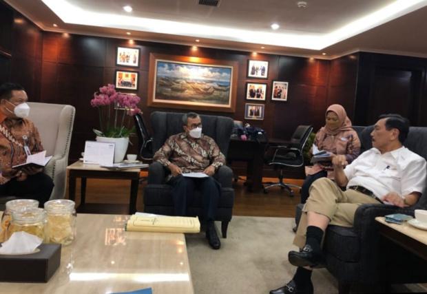 Gubernur Riau Bertemu Menko Marvest, Bahas Hilirasi serta Replanting Sawit, Kelapa dan Karet