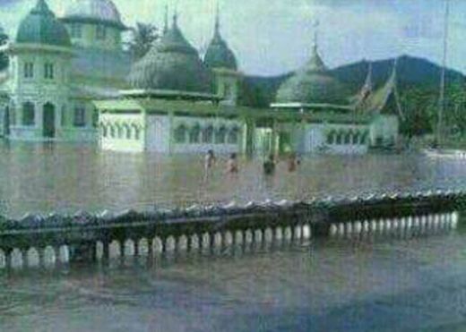Banjir di Limahpuluh Kota, Pengendara yang Hendak ke Riau atau Sebaliknya Diarahkan Lewat Kiliran Jao