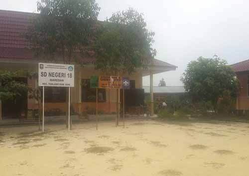 Sekolah tanpa Air di Desa Maredan Kabupaten Siak; Kepala Sekolah Terpaksa Bawa Jerigen dari Rumah