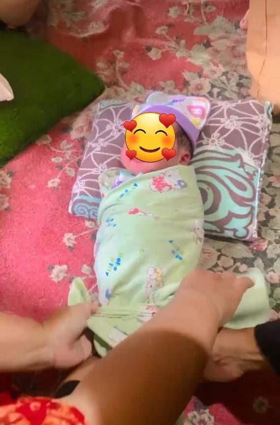 Baru Berusia Hitungan Jam, Bayi Ini Diletak di Teras Rumah Warga dengan Sepucuk Surat Wasiat