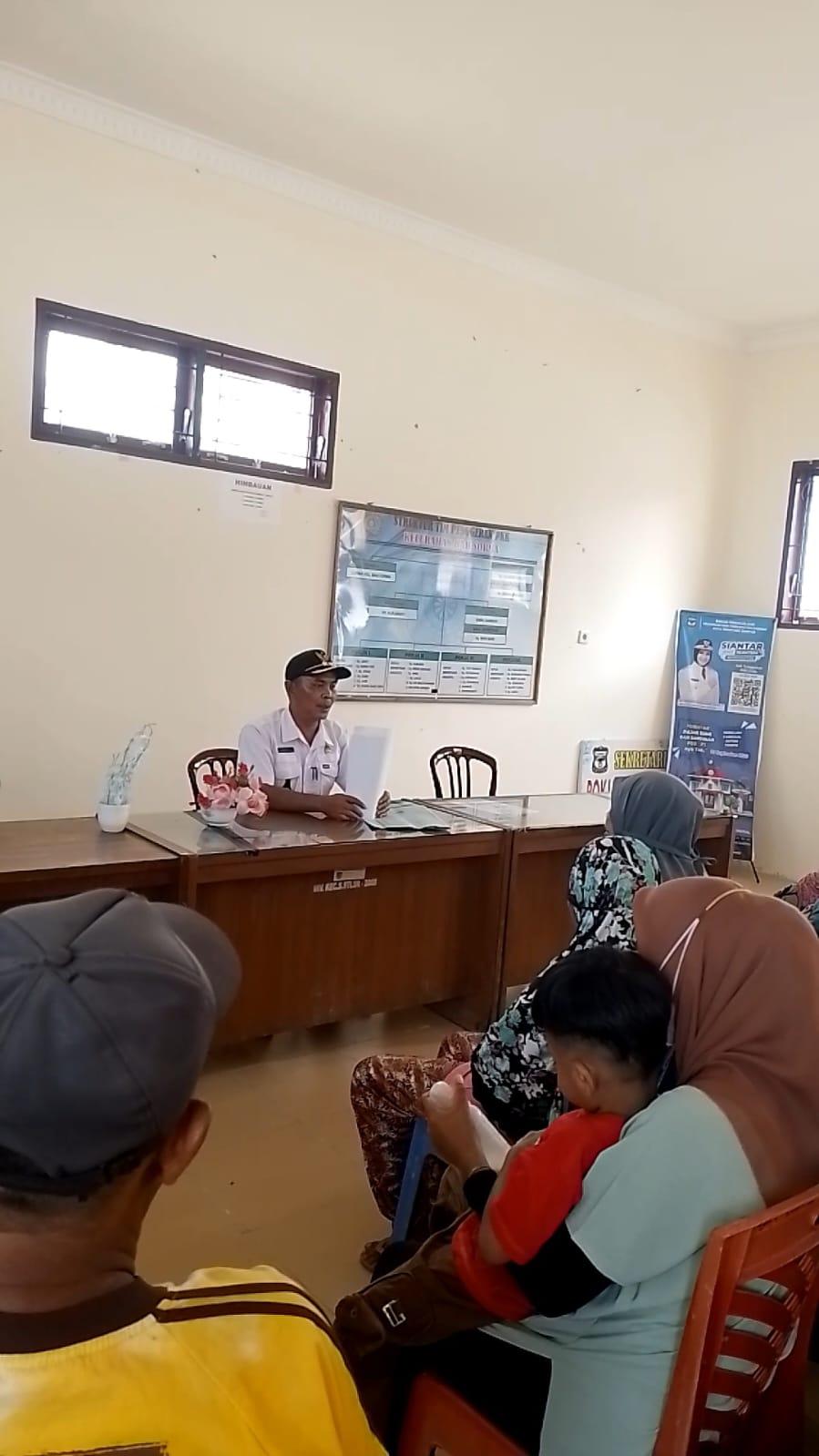 Puluhan Warga Bahsorma Pematangsiantar Protes Bansos Beras Pemerintah Didompleng Nama Caleg Tertentu