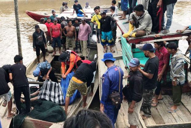 Dua Nelayan yang Tenggelam di Perairan Alurbagan Rohil Akhirnya Ditemukan Tim Gabungan SAR