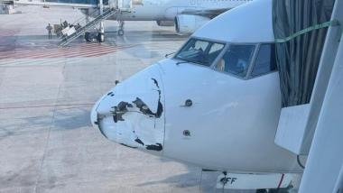 biradomei-pesawat-garuda-alami-kerusakan-berat-saat-tiba-di-pekanbarub