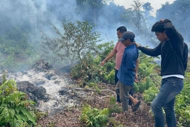 bburuh-harian-di-bengkalis-riau-tertangkap-tangan-bakar-lahan-yang-mengakibatkan-kebakaran-b