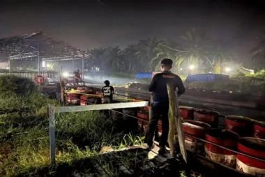 bmafia-bbm-bersubsidi-di-pelalawan-dan-indragiri-hilir-dibongkar-polisi-sita-10-ribu-liter-solarb