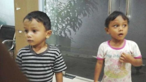 Tolong Dibantu, 2 Anak Diduga Kembar Ini Kehilangan Orang Tua di Pasar Bawah, Sekarang Mereka Berada di Polresta Pekanbaru
