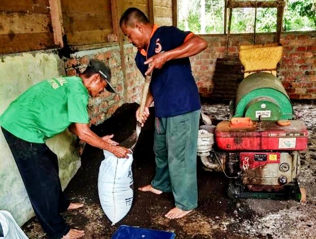 BUMDes Pratama Bantan Sejahtera Jadi Distributor Pupuk Organik di Bengkalis