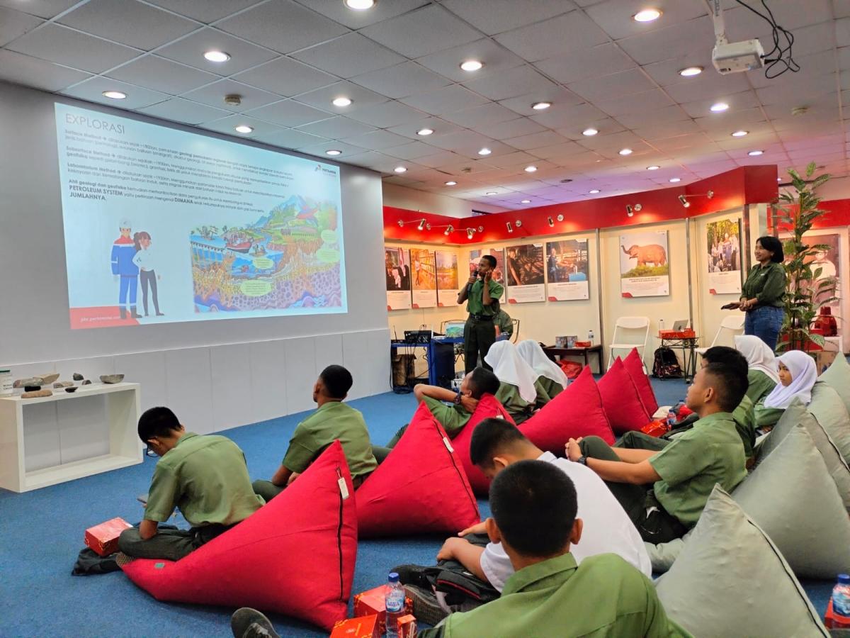 PHR Bawa Siswa SMA Pekanbaru ”Berpetualang” ke Masa Lampau Melihat Perjuangan Para Ahli Temukan Sumur Minyak Pertama