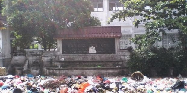 Mantan Wali Kota Pekanbaru Herman Abdullah: Di Masa Saya, Tak Ada Onggokan Sampah seperti Sekarang