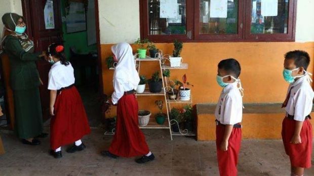 Meski Sudah Pakai Protokol Kesehatan Ketat, 2 Siswa SD Langsung Positif Corona Seminggu setelah Masuk Sekolah