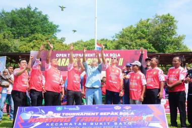 ajang-adu-bakat-dan-prestasi-turnamen-sepak-bola-piala-karang-taruna-bukitbatu-bengkalis-resmi