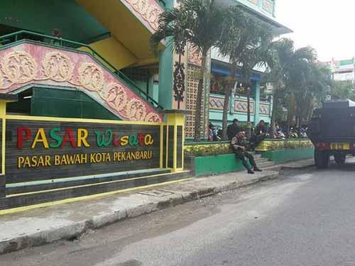 Begini Cara Unik Gubernur Riau Andi Rachman Kenalkan Pesona Pasar Bawah di Pekanbaru