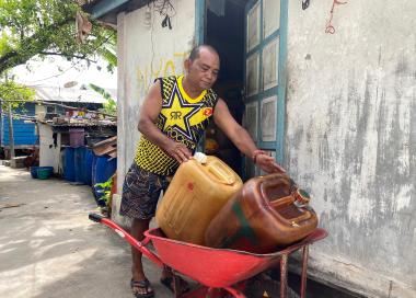 bgerobak-sorong-csr-brk-syariah-penggerak-rezeki-rintus-dan-kemudahan-bbm-bagi-warga-desa-mengkaitb