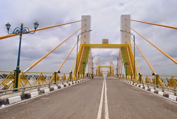 Bawakan Lagu Berjudul ”Jembatan Pedamaran”, Penyanyi Rohil Juarai Lomba Lagu Daerah Riau
