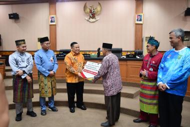bpengabdian-berbuah-umrah-guru-teladan-dan-kepala-desa-apresiasi-program-csr-brk-syariahb