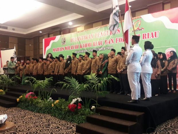 Dilantik Viva Yoga Mauladi, Sejumlah Anggota DPRD dan Pimpinan Media Masuk Kepengurusan KAHMI Riau 2016-2021