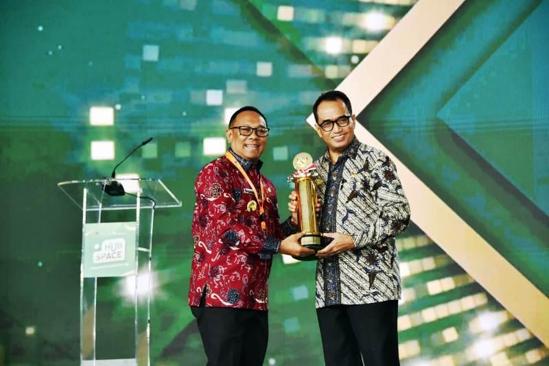 <b>Dinilai Berhasil dalam Tata Kelola Transportasi, Pemprov Riau Terima Penghargaan Wahana Tata Nugraha 2024</b>