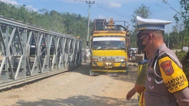 <b>Dinyatakan Lolos Uji Coba, Jembatan Sementara di Jalur Lintas Riau-Sumbar Resmi Difungsikan, Tapi dengan Syarat? </b>