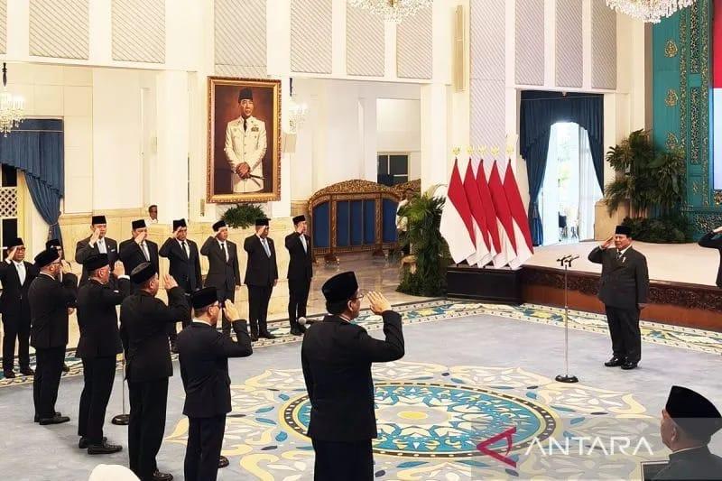 <b>Prabowo lantik 4 menteri dan 1 wamen, Purbaya gantikan Sri Mulyani</b>