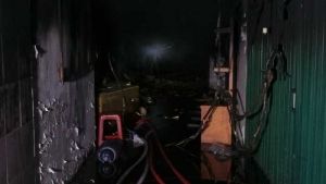 Ratusan Personel Damkar Kesulitan Jinakkan Api, Begini Kondisi Terakhir Lantai Dasar Plaza Sukaramai-Ramayana yang Terbakar